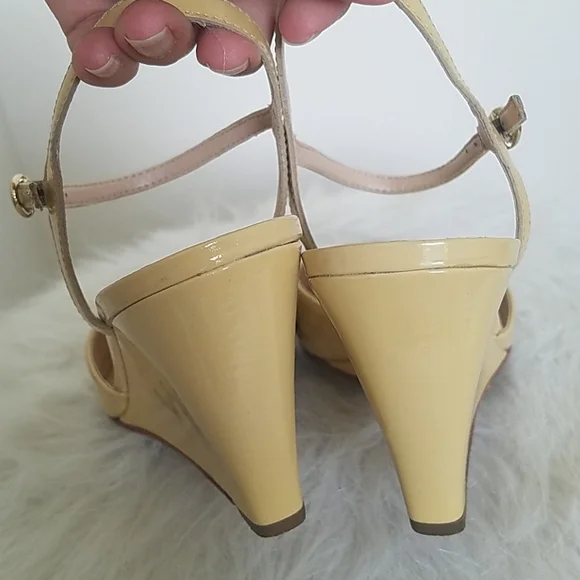 Butter yellow patent leather Arturo Chiang wedges - Picture 4 of 7